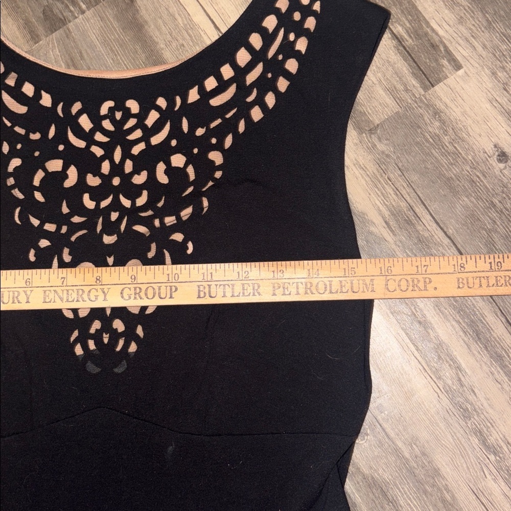 Vintage Cache black
Dress size 10 - made in USA - Picture 4 of 6